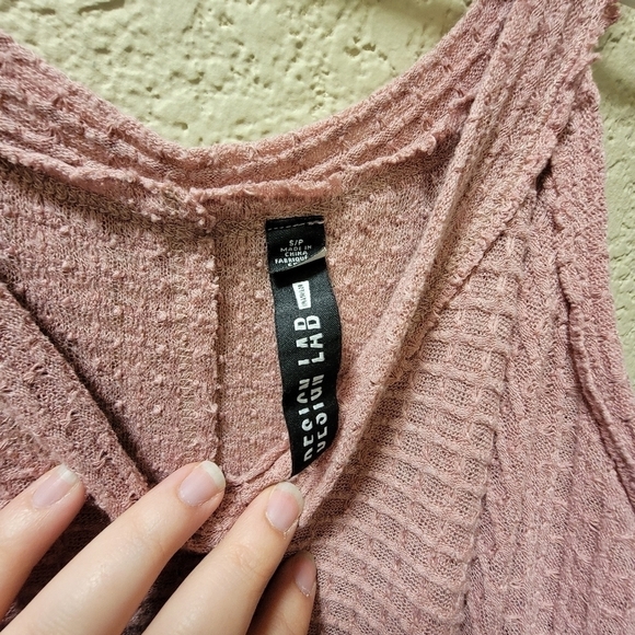 Design Lab Distressed Waffle Knit Cold Shoulder Top, Dusty Rose Color, Size S - Picture 3 of 7